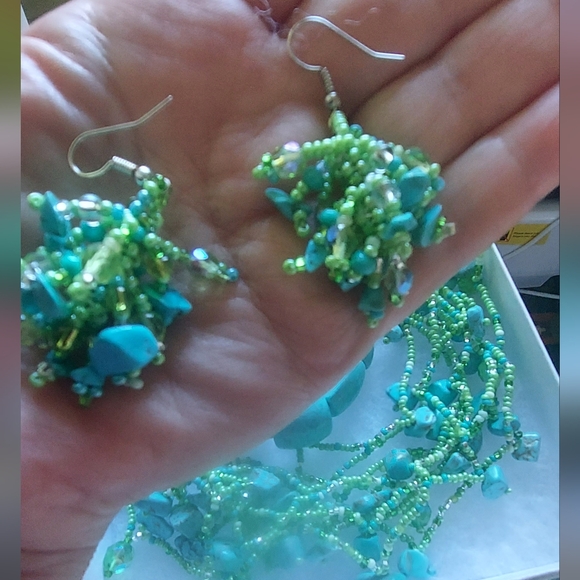 NWT Set Turquoze Beads Earrings Bracelet Necklace - Picture 2 of 8